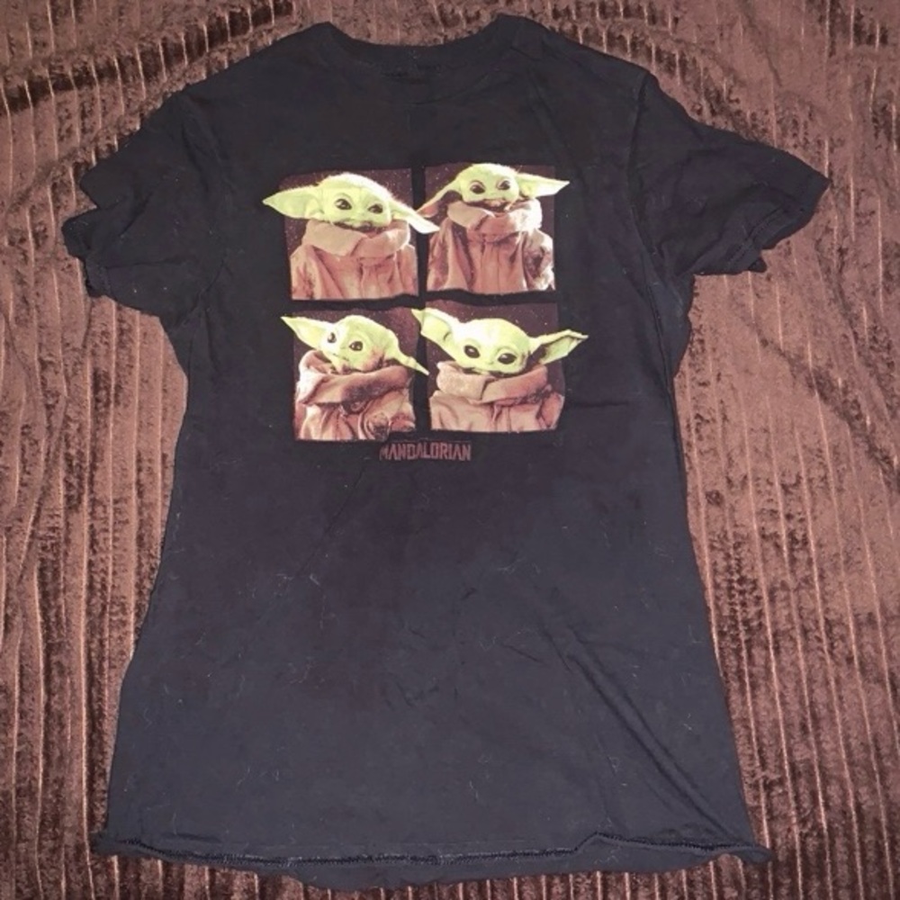 Disney Star Wars Mandalorian Grogu black graphic short sleeve tshirt size small